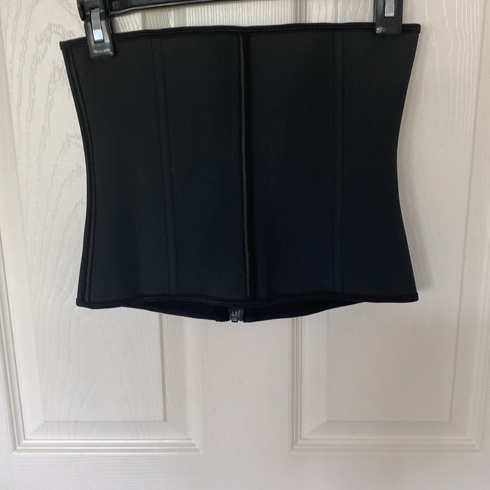 FeelinGirl black waist trainer; with hook and eye closure and zipper;size S;NWT